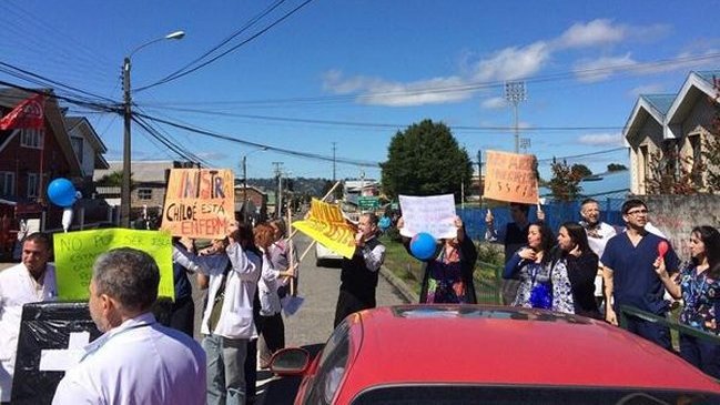 Personal médico del Hospital de Castro protagoniza paro de 48 horas