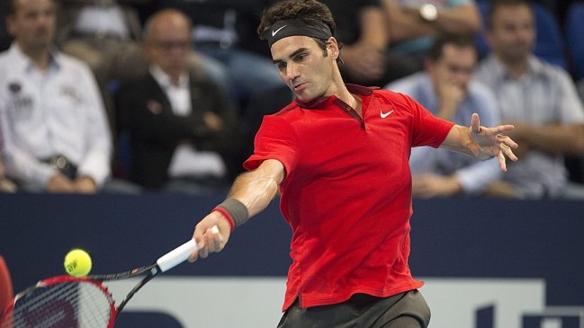 Roger Federer sufrió para ganar a Denis Istomin en torneo de Basilea