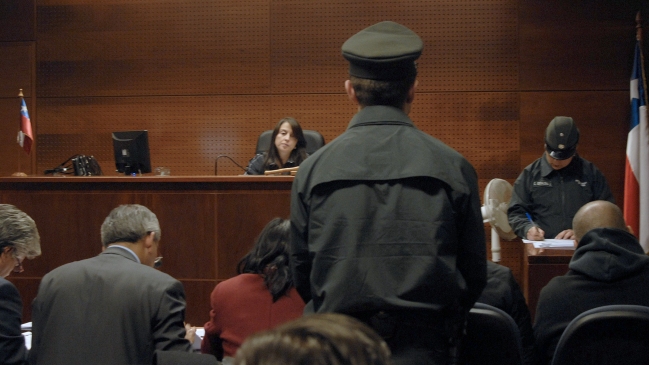 Madre de niña que cayó desde octavo piso quedó libre