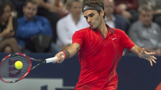 Roger Federer ganó su sexto título en Basilea y se acerca a Novak Djokovic