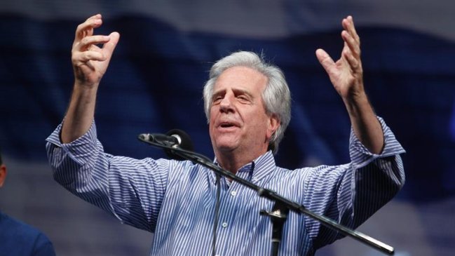 Recuento oficial en Uruguay confirma a Vázquez y Lacalle en segunda vuelta