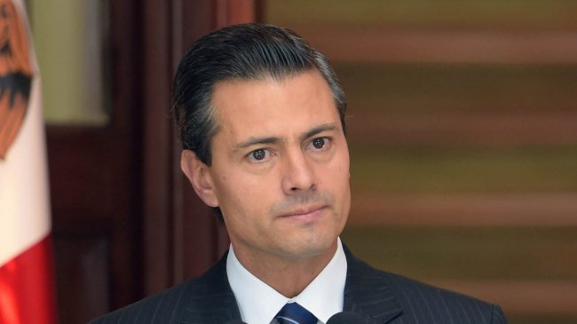 Presidente de México se reúne con familias de estudiantes desaparecidos