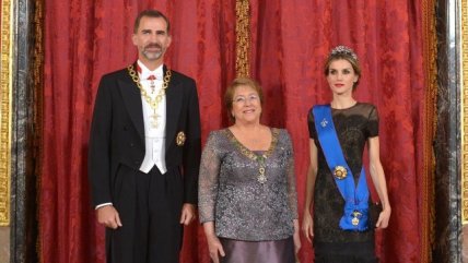   Reyes de España ofrecieron cena de gala en honor a Michelle Bachelet 