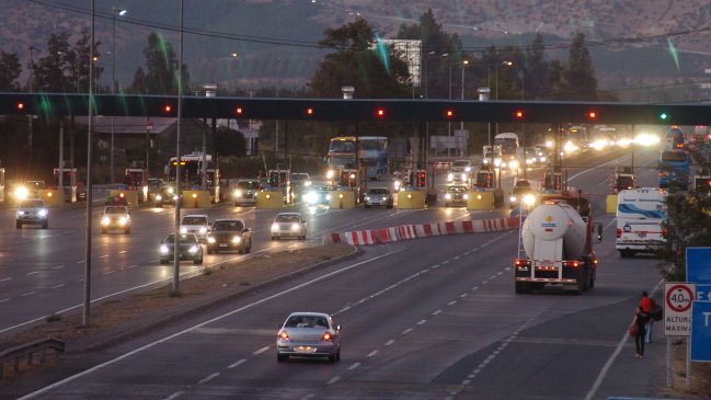 Unos 50 mil vehículos ya han salido de Santiago