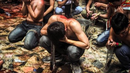   Afganos se autoflagelan por celebración islámica 