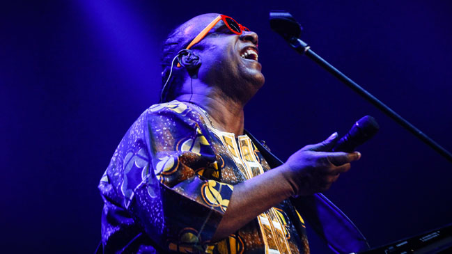 Stevie Wonder será padre de trillizos