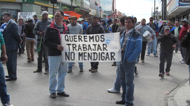 Más de 300 pescadores artesanales protestaron frente a la Intendencia del Maule