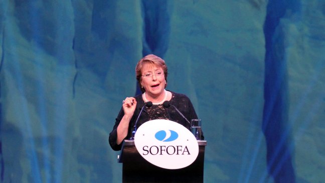 Bachelet pidió a empresarios trabajar en conjunto para mejorar economía