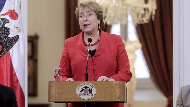 Bachelet promulgó ley que amplía cobertura del Mepco