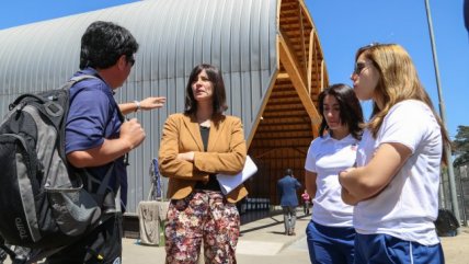 Ministra Riffo visitó las instalaciones donde entrenan las 