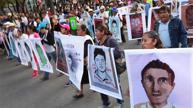 Padres de estudiantes mexicanos: Mientras no haya pruebas, ellos están vivos