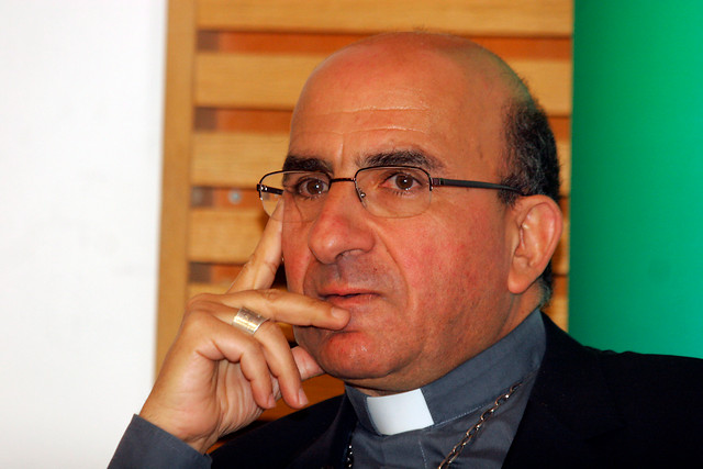 Arzobispo: Un católico no puede ser homofóbico, pero el matrimonio es entre un hombre y una mujer