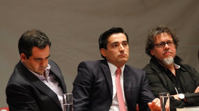 Ministro Peñailillo se reunió con senadores de la Nueva Mayoría