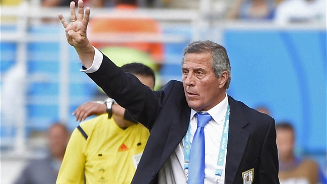 Oscar Tabárez adelantó que Luis Suárez será titular en amistoso ante Costa Rica