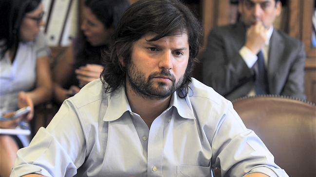 Gabriel Boric: Es hora de que el ministro Eyzaguirre dé un paso al costado