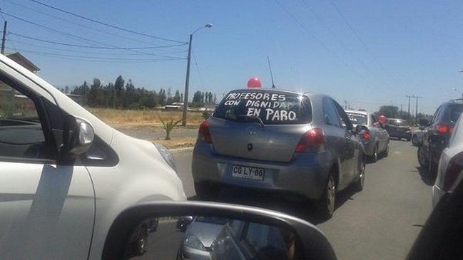 Profesores se manifiestan en más de 100 comunas contra acuerdo