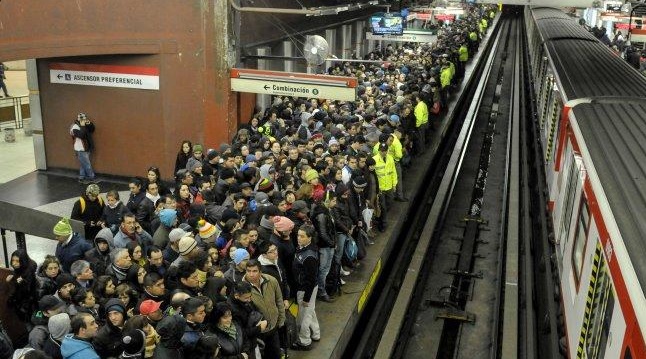 Ministro de Transportes: Toda la red del Metro de Santiago está operativa