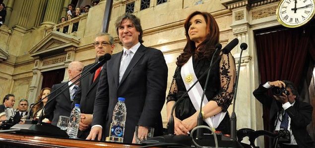 Investigan a vicepresidente argentino por presunto reparto dinero a militantes