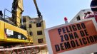 La demolición de edificio dañado por el terremoto del 27-F en Maipú