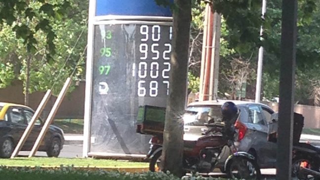 Ministro Arenas dio a conocer bajas de hasta 67 pesos en bencinas