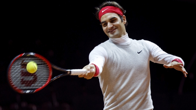 Roger Federer volvió a entrenar a dos días de la final de la Copa Davis