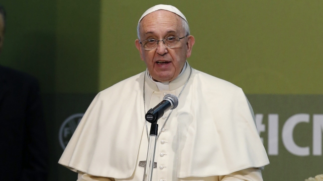 Francisco en contra de que las Iglesias cobren por bodas y bautizos: Son 