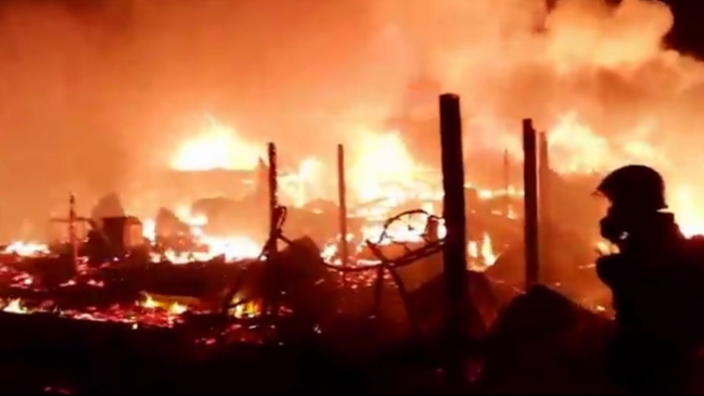 Antofagasta: El incierto futuro de los inmigrantes ilegales afectados por el incendio