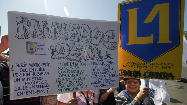 Disidencia del Colegio de Profesores marchó por la Alameda