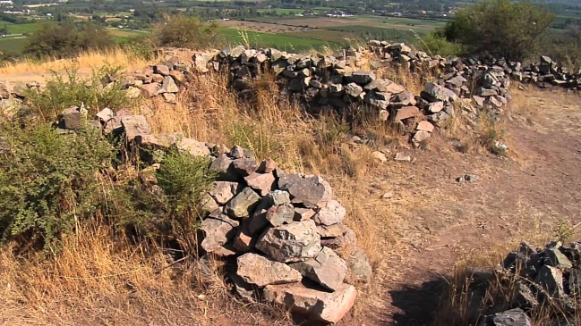 Querella por daños al Pucará: Retroexcavadoras removieron piedras arqueológicas