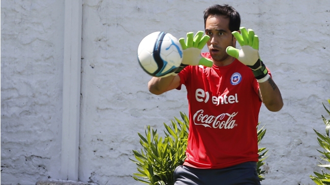 Claudio Bravo, nominado a ser el mejor portero de 2014