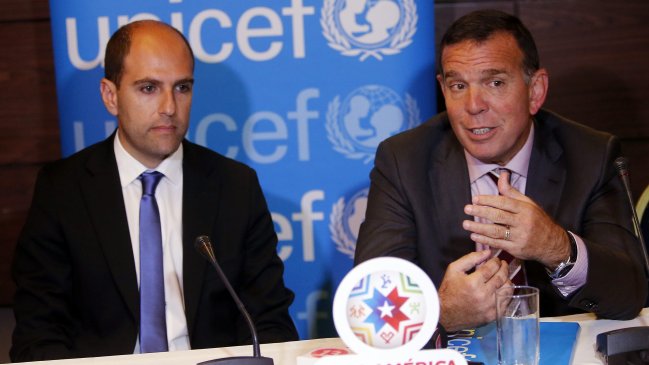 Presidente de Conmebol condenó actos racistas en canchas chilenas