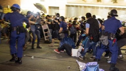   Al menos 12 detenidos durante un nuevo desalojo de manifestantes en Hong Kong 