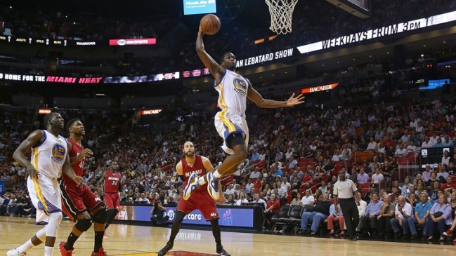 Stephen Curry comandó triunfo de Warriors con 40 puntos