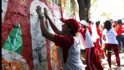   Cientos de niños pintaron mural solidario en apoyo a la Teletón 2014 