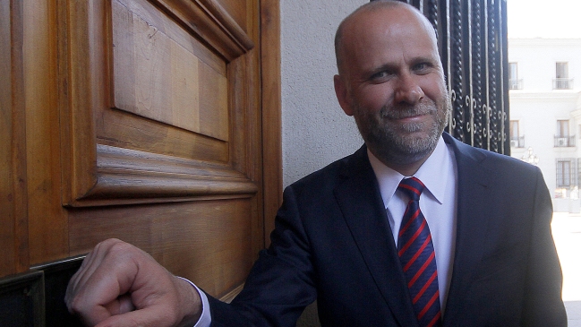 El ministro Álvaro Elizalde conversa con Cooperativa