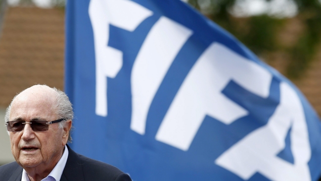 FIFA y UEFA amenazan con excluir a clubes griegos por injerencia del gobierno