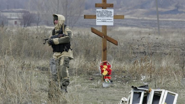 Ucranianos y rebeldes prorrusos acordaron alto el fuego