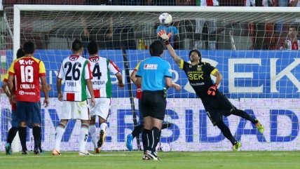 Leonardo Valencia extendió la ventaja sobre U. Española con un certero tiro libre