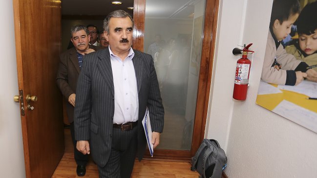 Colegio de Profesores aprobó acuerdo con Mineduc sin consultar a las bases