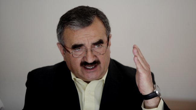 Gajardo no consultará a las bases por 