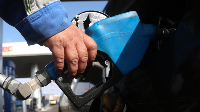 Bencinas registrarán una nueva baja en sus precios este jueves