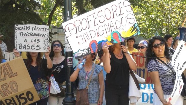 Profesores marcharon por la 