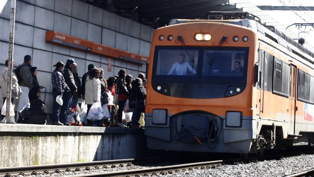Joven fue arrollada por tren al salvar a su pareja en Coronel