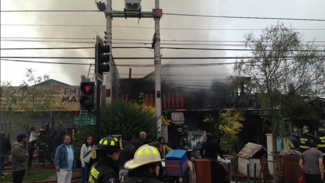 Incendio dejó al menos tres familias damnificadas en Peñalolén