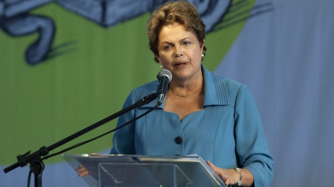Encuesta: Brasileños responsabiliza a Rousseff por corrupción en Petrobras