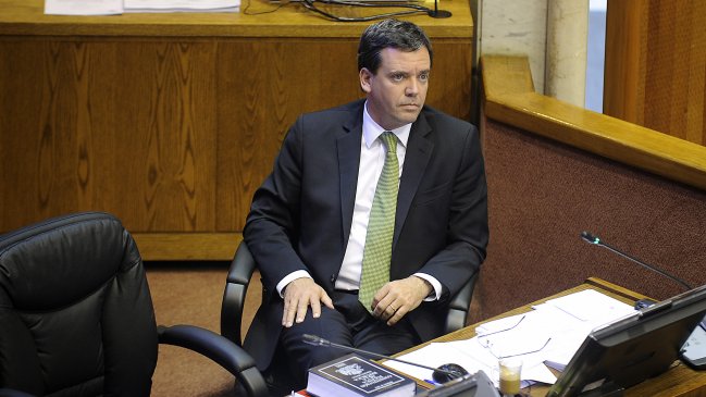 Senador Harboe criticó instalación de cajeros en comisarías