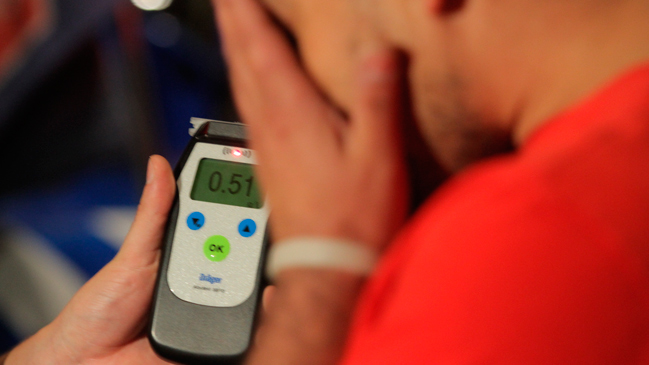 Senda: Los jóvenes chilenos toman alcohol hasta que se les apaga la tele