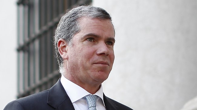 Felipe Bulnes se reúne en París con abogados por demanda boliviana