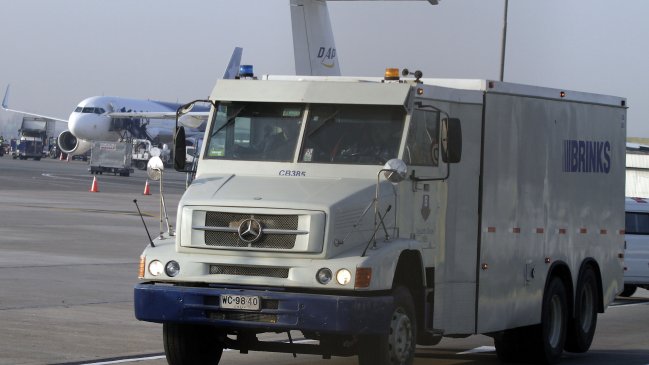 Identifican a siete sospechosos por millonario robo en el aeropuerto de Santiago