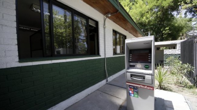 BanCarabineros, la cuenta de Twitter que se burla de la instalación de cajeros en comisarías